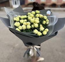 Букет Белые кустовые розы Солинеро в Аргуне