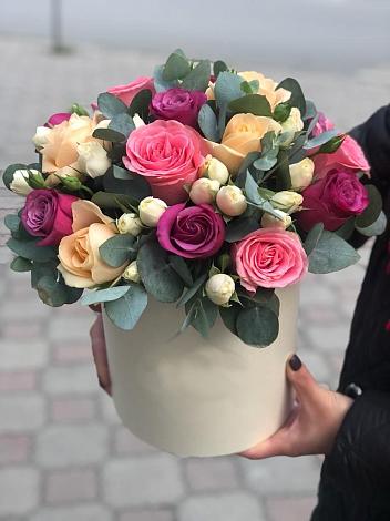 Цветочная композиция из Розы в шляпной коробке в Аргуне