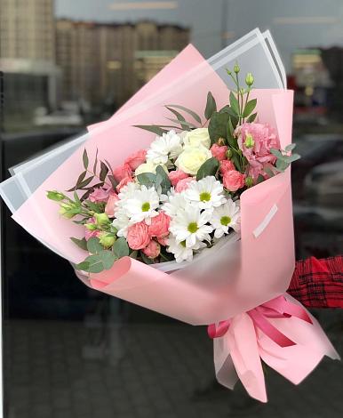 Букет цветов из: Розы, Лизиантусы и Хризантемы в Аргуне